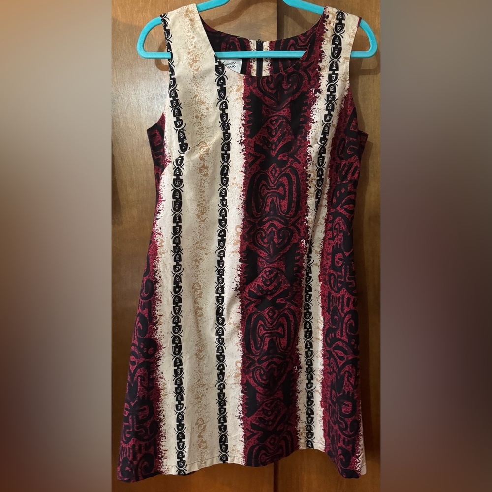 Elegant Sleeveless Dress - Red and Cream Hawaiian design